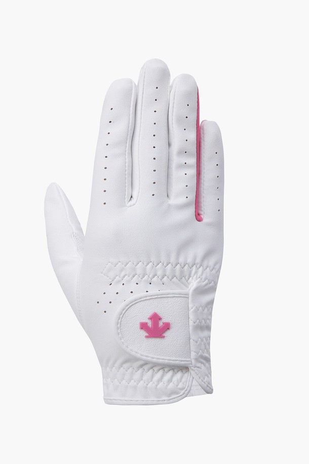 여성 VP7(브이피세븐) 오른손 골프 장갑 (DP12WFGL13)입니다. 2023년 11월에 출시된 이 골프 장갑은 골프룩에 어울리는 클래식, 미니멀, 스포티 스타일을 지향합니다. 부드러운 착용감과 우수한 통기성을 제공하며, 신축성이 뛰어나 편안한 라운딩을 돕습니다. VP7 원단을 사용하여 제작되었으며, 내부와 외부의 공기 순환을 원활하게 해줍니다. 화이트 색상에 로고 패턴으로 포인트를 주어 세련된 디자인을 자랑합니다.
