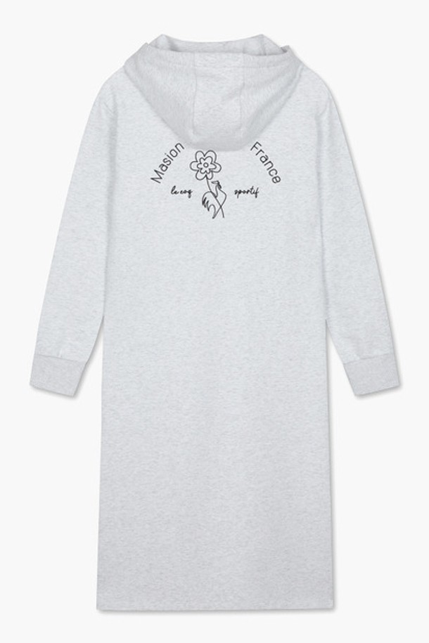 **[에슬레저] 여성 기모 후드 원피스 그레이(QO422OOPO3)**

부드러운 촉감의 여성 기모 후드 원피스입니다. 일상, 애슬레저 활동에 적합하며, 가을과 겨울에 따뜻하게 입을 수 있습니다. 루즈핏에 무지 디자인으로 편안함과 스타일리시함을 동시에 잡았습니다. 후드 네크라인과 긴 소매 기장으로 보온성을 더했으며, 집콕룩, 동네 마실룩, 겨울 데일리룩으로 활용하기 좋습니다. 캐주얼, 스포티, 미니멀 스타일을 즐겨 입는 여성분들께 추천합니다.
