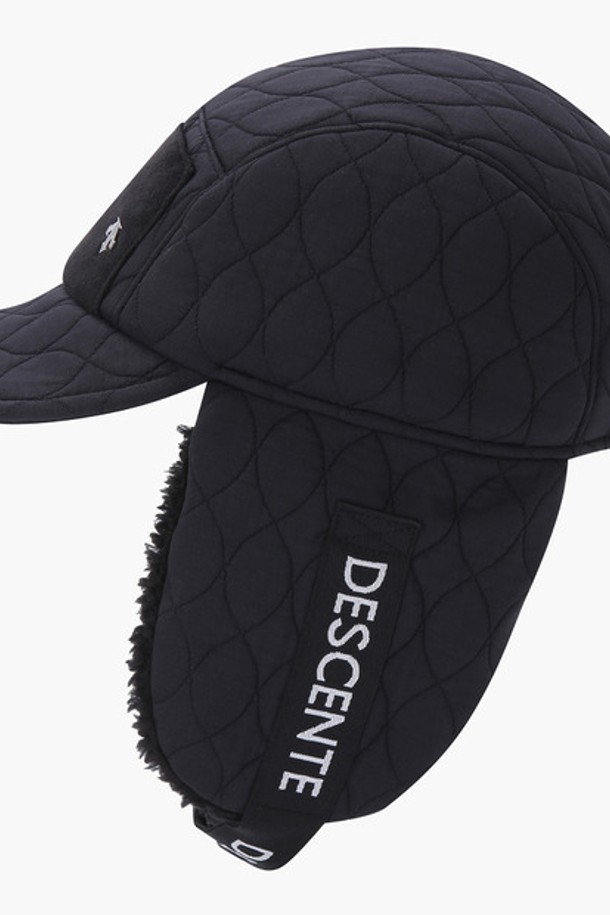 여성 퀼팅 방한모 (DO42WFCPO7)는 겨울철 데일리룩에 클래식, 미니멀, 캐주얼 스타일을 더해줄 방한 모자입니다. 퀼팅 디자인과 두꺼운 두께로 보온성을 높였으며, 폴리에스터 소재로 제작되었습니다. 챙 넓이는 6cm이며, CHAG, IVYG 두 가지 색상으로 만나볼 수 있습니다. 머리둘레 57cm에 맞춰 제작되었으며, 제품 코드는 DO42WFCPO7입니다.
