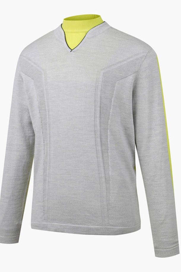 남성 방풍 2IN1 풀오버 스웨터 (DO42MFKPO1)는 스포티한 스타일의 골프룩을 위한 남성용 풀오버 스웨터입니다. 두꺼운 두께감과 부드러운 촉감의 울, 나일론 혼방 소재로 제작되어 가을, 겨울 시즌에 따뜻하게 착용할 수 있습니다. 방풍 기능과 보온성을 갖춰 야외 활동 시에도 쾌적함을 유지하며, 경량 소재로 활동성을 높였습니다. 2IN1 디자인과 앞/등판 배색 디자인이 돋보이며, 레귤러핏에 V넥, 긴소매 스타일로 클래식한 무드까지 연출합니다.
