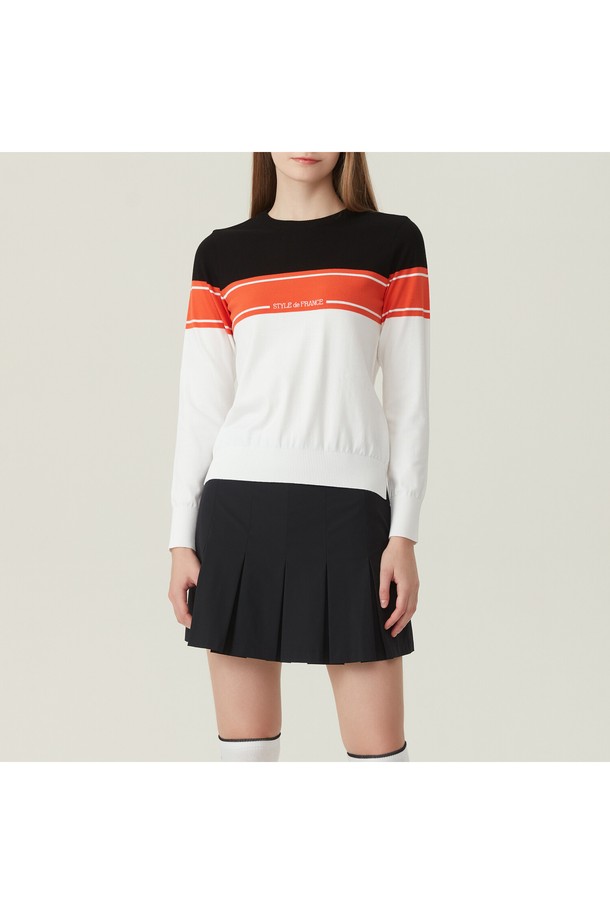 세련된 페미닌 무드의 여성 중기장 플리츠 스커트입니다. 블랙 컬러의 무지 디자인으로 어떤 상의와도 쉽게 매치하여 미니멀하고 클래식한 스타일을 연출할 수 있습니다. 나일론, 폴리우레탄 혼방 소재로 제작되어 부드러운 촉감과 신축성 있는 착용감을 선사합니다. 슬림핏으로 허리 라인을 잡아주며, 플리츠 디테일이 여성스러운 실루엣을 완성합니다. 데이트룩, 카페룩, 모임룩 등 다양한 TPO에 활용하기 좋은 사계절 필수 아이템입니다.
