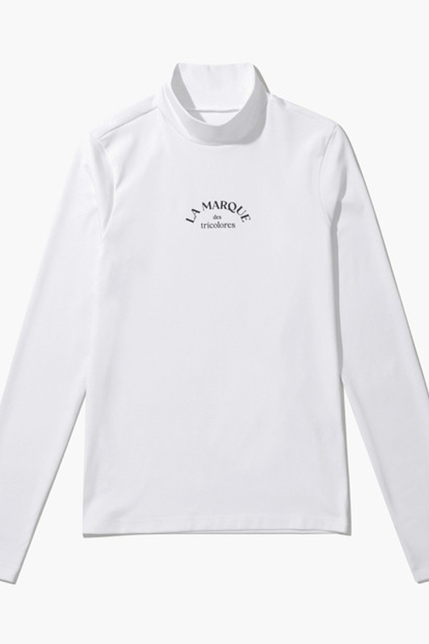 여성 그래픽 포인트 하이넥 이너 티셔츠 (GP122LIL11)는 스포티하고 미니멀한 스타일의 여성용 이너 티셔츠입니다. 블랙과 화이트 두 가지 색상으로 출시되었으며, 폴리에스터와 폴리우레탄 혼방 소재로 제작되어 부드러운 촉감과 뛰어난 신축성을 제공합니다. 하이넥 디자인에 레터링 및 그래픽 포인트 디자인으로 포인트를 더했으며, 얇은 두께감으로 사계절 내내 활용 가능합니다. 골프룩은 물론, 데일리 스타일링에도 적합하여 이너웨어로 매우 실용적입니다.
