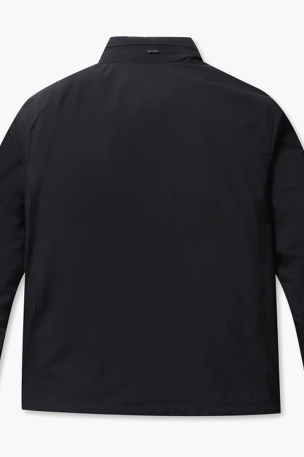 남성 2.5 레이어 테크니컬 재킷 블랙(MP121MJP22)은 아웃도어 및 스포츠 활동에 적합한 남성용 테크니컬 재킷입니다. 2.5 레이어 구조에 방수 10,000mm, 투습 5,000cc 기능을 갖춰 쾌적한 착용감을 제공하며, 사계절 내내 활용 가능합니다. 경량 소재와 4방향 스트레치 기능으로 활동성을 높였으며, 슬림핏 디자인으로 스포티한 스타일을 연출합니다. 내장 후드와 밑단 드로우스트링으로 핏 조절이 용이하며, 등산, 여행, 피트니스 등 다양한 TPO에 맞춰 활용할 수 있습니다.
