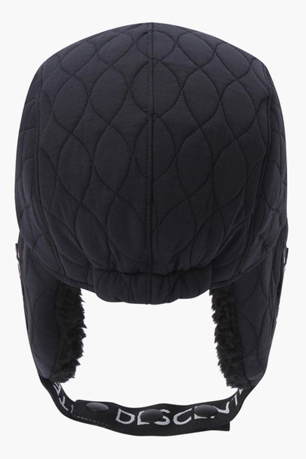 여성 퀼팅 방한모 (DO42WFCPO7)는 겨울철 데일리룩에 클래식, 미니멀, 캐주얼 스타일을 더해줄 방한 모자입니다. 퀼팅 디자인과 두꺼운 두께로 보온성을 높였으며, 폴리에스터 소재로 제작되었습니다. 챙 넓이는 6cm이며, CHAG, IVYG 두 가지 색상으로 만나볼 수 있습니다. 머리둘레 57cm에 맞춰 제작되었으며, 제품 코드는 DO42WFCPO7입니다.
