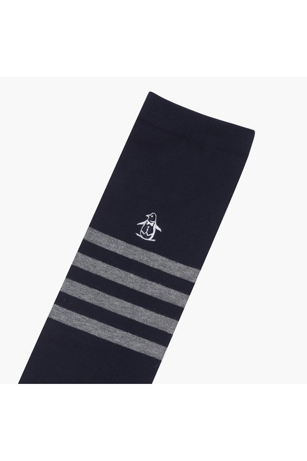 여성 언발란스 니삭스 블랙(MP122LSO12)는 골프룩에 어울리는 스포티하고 미니멀한 스타일의 양말입니다. 면, 나일론, 폴리우레탄 혼방 소재로 제작되어 사계절 내내 착용 가능하며, 신축성이 뛰어나 편안한 착용감을 제공합니다. 블랙, 네이비, 화이트 세 가지 컬러로 출시되었으며, 스트라이프 패턴과 언발란스 디자인이 특징입니다. 니삭스 스타일로 다리 라인을 더욱 돋보이게 해줍니다. 골프는 물론, 다양한 스포츠 활동 시에도 활용하기 좋습니다.
