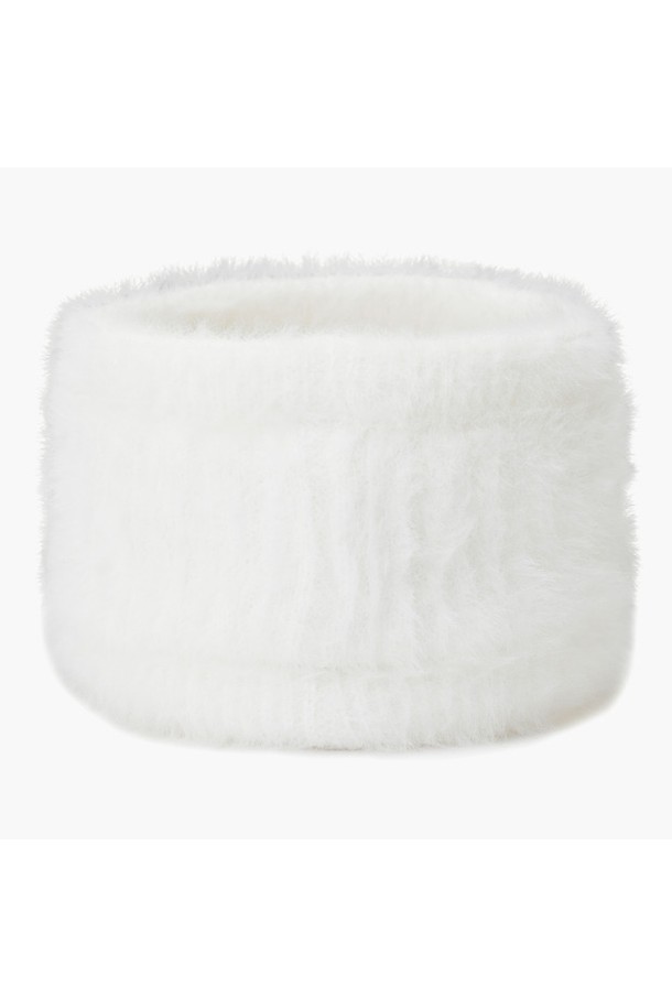 여성 니트 헤어밴드 모자 (GO412LSVN9)는 라운딩 시 햇빛을 효과적으로 가려주는 선바이저 디자인의 헤어밴드 모자입니다. 부드러운 니트 소재로 제작되어 편안한 착용감을 선사하며, 봄, 여름, 가을 시즌에 활용하기 좋습니다. 블랙과 화이트 두 가지 색상으로 출시되어 골프룩을 포함한 다양한 스타일에 미니멀하고 클래식한 포인트를 더할 수 있습니다. 자외선 차단 기능으로 야외 활동 시 피부를 보호하며, 머리 둘레 48cm에 최적화된 사이즈로 제작되었습니다. 챙 넓이는 8.5cm입니다.
