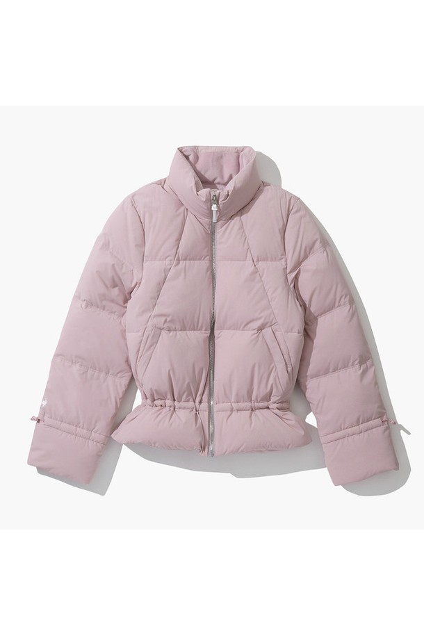 여성 풀집업 허리셔링 포인트 다운 점퍼 (GO422LDJO4)는 스포티한 스타일과 미니멀한 디자인을 추구하는 여성들을 위한 겨울철 필수 아이템입니다. 부드러운 촉감의 나일론, 폴리우레탄, 폴리에스터, 거위솜털, 거위깃털 혼방 소재로 제작되어 뛰어난 보온성을 자랑합니다. 허리 셔링 디테일이 여성스러운 실루엣을 연출하며, 레귤러 핏과 집업 스타일로 편안한 착용감을 선사합니다. 골프룩은 물론 일상에서도 활용 가능한 활용도 높은 다운 점퍼로, 블랙과 핑크 두 가지 색상으로 만나볼 수 있습니다. 추운 겨울, 따뜻함과 스타일을 동시에 잡으세요.
