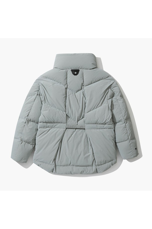 여성 풀집업 허리스트링 롱다운 점퍼 (GO422LDJO5)는 추운 겨울 날씨에도 따뜻하고 스타일리시하게 연출할 수 있는 아우터입니다. 스포티한 무드의 무지 디자인으로, 골프 및 일상에서 폭넓게 활용 가능합니다. 허리 스트링 디테일로 여성스러운 실루엣을 연출하며, 보온성을 높이는 거위 솜털 충전재를 사용하여 따뜻함을 더했습니다. 롱 기장의 레귤러핏으로 편안한 착용감을 선사하며, 블랙(BLCK)과 제이 그린(JGRN) 두 가지 컬러로 만나보실 수 있습니다. 나일론, 울, 아크릴, 폴리에스터, 폴리우레탄 등 다양한 소재를 혼방하여 제작되었습니다.
