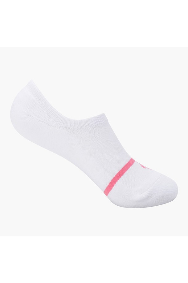 DP12WFSO21 여성 페이크 삭스는 골프룩, 캐주얼룩, 미니멀룩 등 다양한 스타일에 활용하기 좋은 아이템입니다. 면, 나일론, 폴리에스터, 폴리우레탄 혼방 소재로 제작되어 통기성이 뛰어나고 밀착감 있는 착용감을 제공합니다. 시원한 메쉬(mesh) 패턴에 립 조직으로 포인트를 주어 세련된 디자인을 완성했습니다. DPKG, NAVG 두 가지 컬러로 출시되어 취향에 맞게 선택할 수 있으며, 사계절 내내 편안하게 착용 가능합니다. 발등을 살짝 덮는 페이크 삭스 디자인으로, 스포티한 룩을 연출하기 좋습니다.
