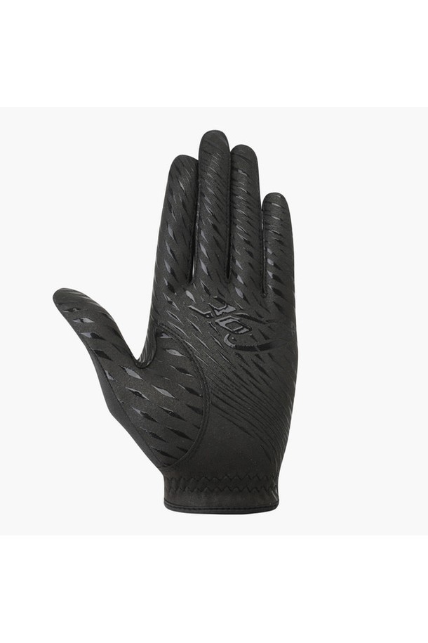 데상트골프 남성 360 GRIP 왼손 장갑 (DP12MFGL21)입니다. 골프룩에 어울리는 클래식하고 스포티한 디자인으로, 남성 골퍼를 위해 제작되었습니다. 합성가죽, 나일론, 폴리우레탄을 사용하여 뛰어난 그립감과 미끄럼 방지 기능을 제공합니다. 360도 패턴과 논슬립 실리콘 처리가 정교한 스윙을 돕고, 손가락 및 손등 절개 디테일로 편안한 착용감을 선사합니다. 왼손 전용으로 제작된 데상트골프 남성 장갑으로, 필드 위에서 안정적인 플레이를 경험해 보세요.
