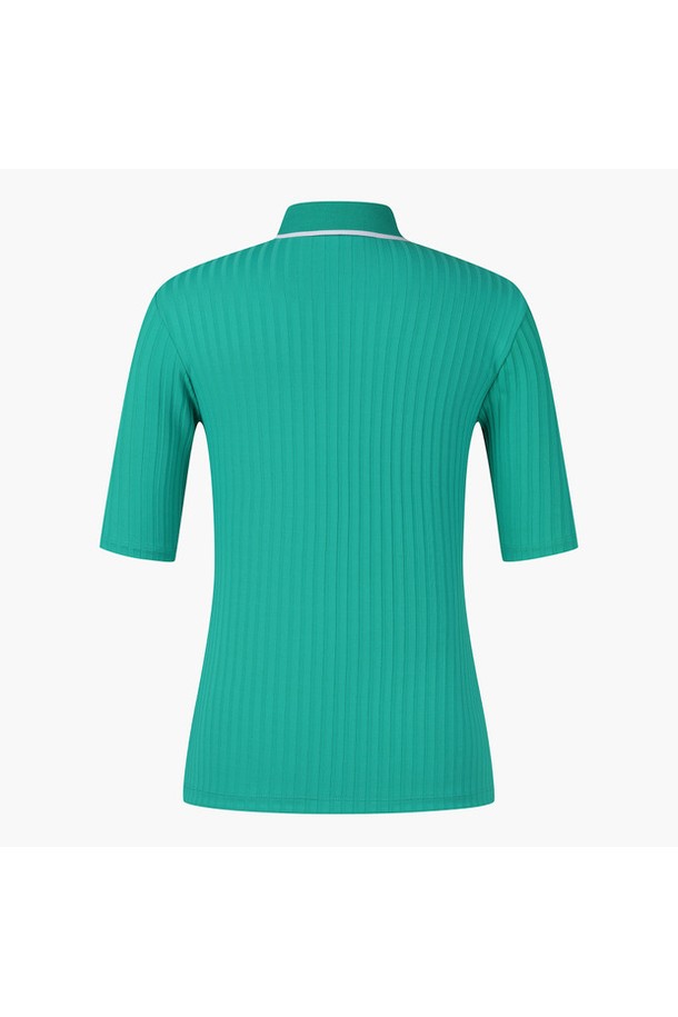 세련된 여성 골프룩을 위한 골지 5부 반팔 티셔츠입니다. 뛰어난 신축성과 활동성을 제공하는 나일론과 폴리우레탄 혼방 소재로 제작되었습니다. 스포티한 무드를 연출하는 폴로넥 디자인과 골지 패턴이 특징이며, 여름 시즌 시원하게 착용하기 좋습니다. OWHG, TUQG 두 가지 색상으로 만나볼 수 있으며, 제품 코드는 DO32WFTS71입니다. 미니멀하면서도 스타일리시한 골프웨어를 완성해보세요.
