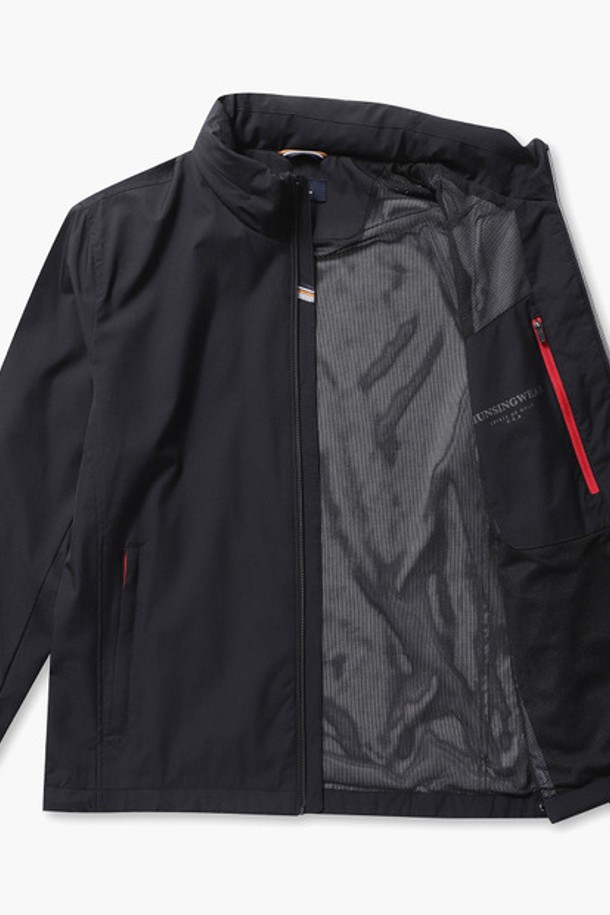 남성 2.5 레이어 테크니컬 재킷 블랙(MP121MJP22)은 아웃도어 및 스포츠 활동에 적합한 남성용 테크니컬 재킷입니다. 2.5 레이어 구조에 방수 10,000mm, 투습 5,000cc 기능을 갖춰 쾌적한 착용감을 제공하며, 사계절 내내 활용 가능합니다. 경량 소재와 4방향 스트레치 기능으로 활동성을 높였으며, 슬림핏 디자인으로 스포티한 스타일을 연출합니다. 내장 후드와 밑단 드로우스트링으로 핏 조절이 용이하며, 등산, 여행, 피트니스 등 다양한 TPO에 맞춰 활용할 수 있습니다.
