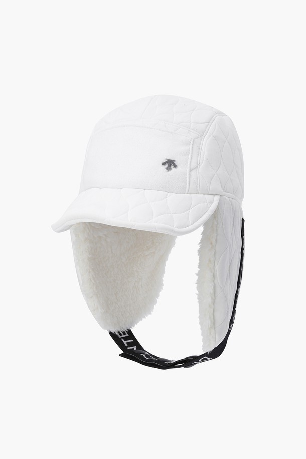 여성 퀼팅 방한모 (DO42WFCPO7)는 겨울철 방한을 위한 모자입니다. 퀼팅 처리된 디자인으로 포근함과 스타일리시함을 동시에 잡았습니다. 챙 넓이는 6cm이며, 컬러는 CHAG, IVYG 두 가지입니다. 머리둘레는 57cm이며, 폴리에스터 소재로 제작되었습니다. 클래식, 미니멀, 캐주얼 스타일의 겨울 데일리룩, 산책룩, 여행룩에 매치하기 좋습니다.
