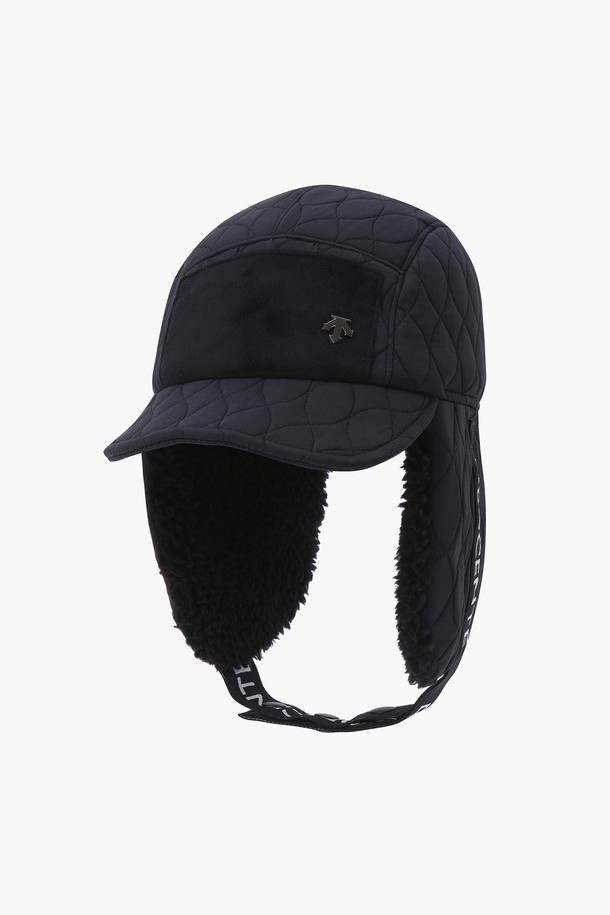 여성 퀼팅 방한모 (DO42WFCPO7)는 겨울철 데일리룩에 클래식, 미니멀, 캐주얼 스타일을 더해줄 방한 모자입니다. 퀼팅 디자인과 두꺼운 두께로 보온성을 높였으며, 폴리에스터 소재로 제작되었습니다. 챙 넓이는 6cm이며, CHAG, IVYG 두 가지 색상으로 만나볼 수 있습니다. 머리둘레 57cm에 맞춰 제작되었으며, 제품 코드는 DO42WFCPO7입니다.
