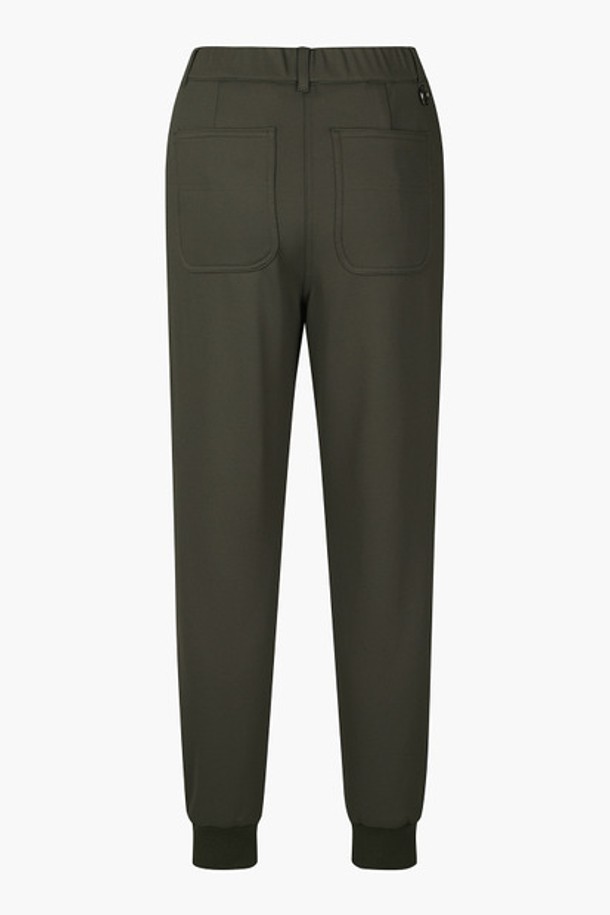 여성 2겹 조거 팬츠 (DO42WFPTO6)는 겨울철 골프 및 일상 착용에 적합한 스포티한 스타일의 긴바지입니다. 부드러운 촉감의 폴리에스터 및 폴리우레탄 혼방 소재로 제작되어 보온성을 높였으며, 2겹 구조와 플리스 안감으로 따뜻함을 더했습니다. 허리 밴딩 처리와 레귤러핏으로 편안한 착용감을 제공하며, 무지 디자인과 조거핏으로 캐주얼한 스타일을 연출합니다. IVYG, KHAG 두 가지 색상으로 만나보세요.
