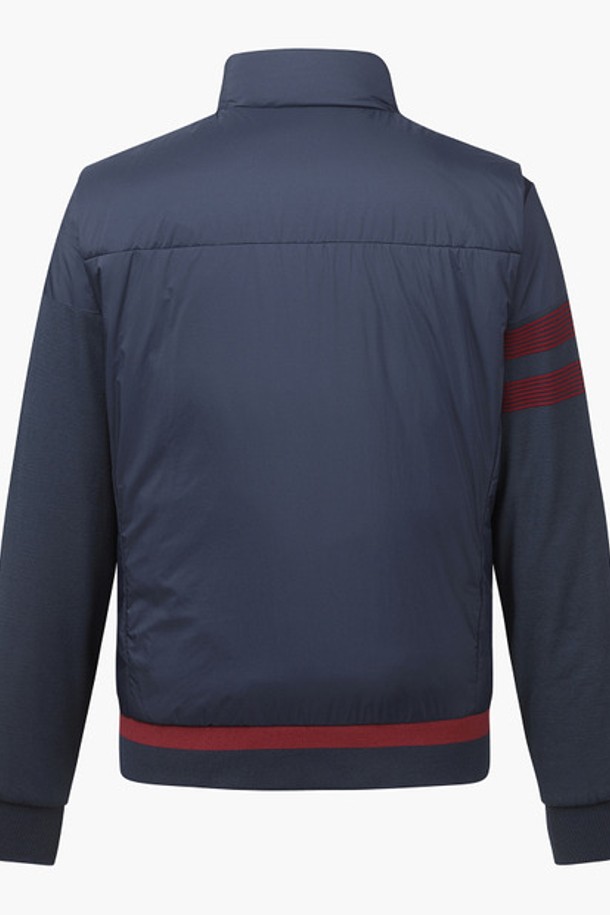 남성 니트 하이브리드 아우터 (DO42MFKOO4)는 가을, 겨울 시즌에 골프를 즐길 때나 겨울 데일리룩으로 활용하기 좋은 남성용 아우터입니다. 스포티, 미니멀, 클래식 스타일을 모두 아우르는 디자인으로, BLKG, LNAG 두 가지 색상으로 출시되었습니다. 부드러운 촉감의 레이온, 폴리에스터, 나일론 혼방 소재에 거위솜털(90%)과 거위깃털(10%) 충전재를 사용하여 보온성을 극대화했습니다. 레귤러핏의 레귤러 기장으로, 집업 형태로 편안하게 착용할 수 있으며, 무지 패턴으로 어떤 스타일에도 잘 어울립니다.
