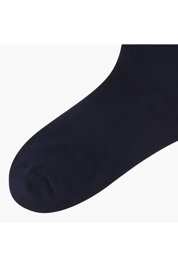 여성 언발란스 니삭스 블랙(MP122LSO12)는 골프룩에 어울리는 스포티하고 미니멀한 스타일의 양말입니다. 면, 나일론, 폴리우레탄 혼방 소재로 제작되어 사계절 내내 착용 가능하며, 신축성이 뛰어나 편안한 착용감을 제공합니다. 블랙, 네이비, 화이트 세 가지 컬러로 출시되었으며, 스트라이프 패턴과 언발란스 디자인이 특징입니다. 니삭스 스타일로 다리 라인을 더욱 돋보이게 해줍니다. 골프는 물론, 다양한 스포츠 활동 시에도 활용하기 좋습니다.
