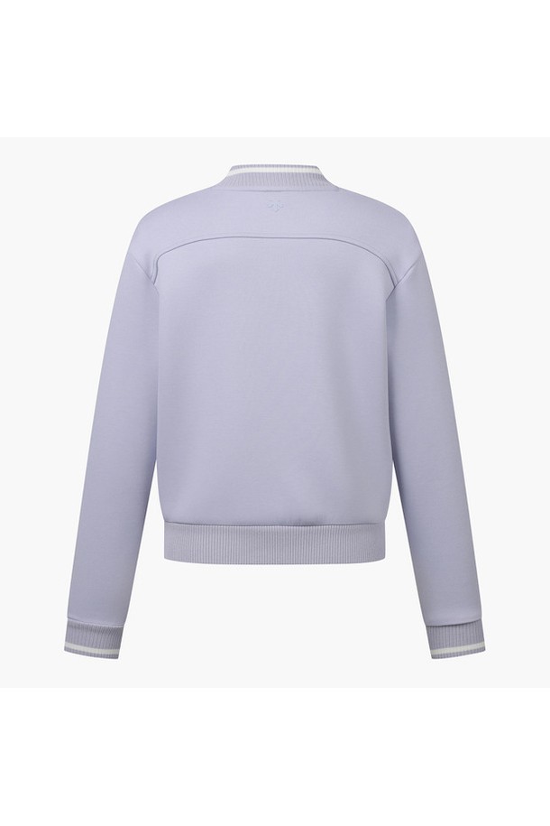 여성 쿠션지 맨투맨 티셔츠 (DP12WFNL12)는 부드러운 쿠션지 소재로 제작되어 편안한 착용감을 선사합니다. 봄, 가을 시즌 골프 및 일상에서 스포티하고 캐주얼한 스타일을 연출하기 좋습니다. 레귤러핏으로 디자인되었으며, 신축성이 뛰어나 활동성을 높여줍니다. 데상트 로고가 돋보이는 디자인으로, 니트 카라와 긴소매가 특징입니다. IVYG, SBLG 두 가지 색상으로 출시되었습니다.
