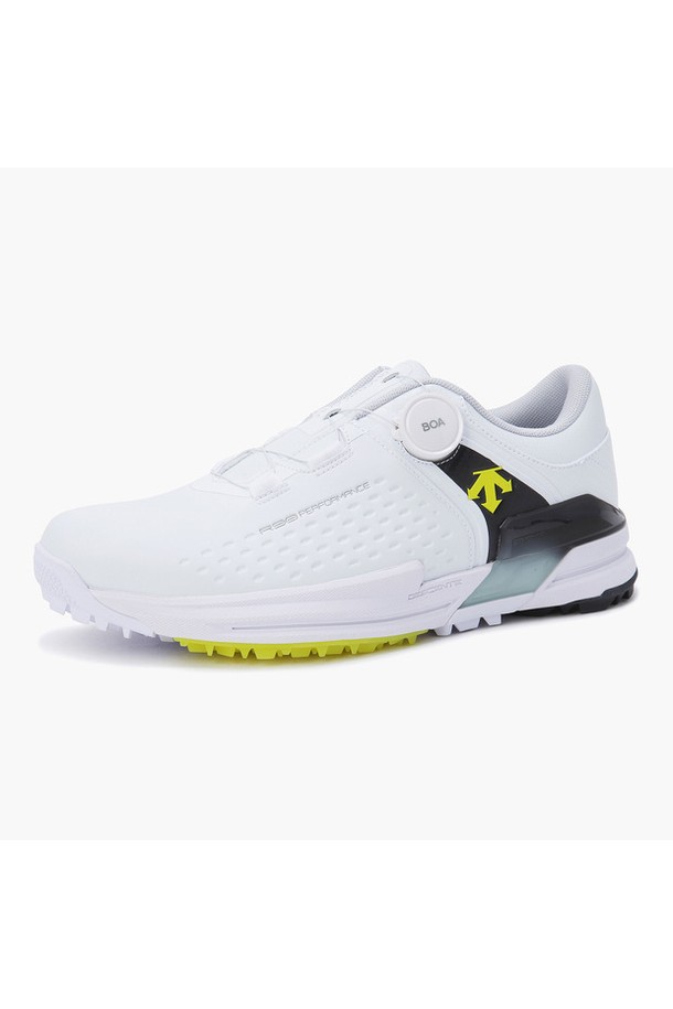 2024 남성 R90 BOA(알구공보아) (DP12MLSH25) 골프화는 라운딩을 위한 최적의 선택입니다. 화이트, 네이비, 오렌지 3가지 색상으로 출시되어, 스포티, 클래식, 미니멀 스타일의 골프룩에 모두 잘 어울립니다. 한국인 발에 맞춰 설계된 핏과 원 패턴 구조는 편안한 착용감을 제공하며, BOA 시스템으로 간편하게 조절 가능합니다. 3.5cm 굽 높이의 플랫 형태는 안정적인 스윙을 돕고, 뒤꿈치 옆 사출은 흔들림을 방지하여 스윙 시 안정성을 높여줍니다. 합성피혁, TPU, 메쉬 소재를 사용하여 사계절 내내 쾌적하게 착용할 수 있으며, 인체공학적 스터드 구조와 우수한 접지력으로 필드 위에서 뛰어난 퍼포먼스를 발휘합니다.
