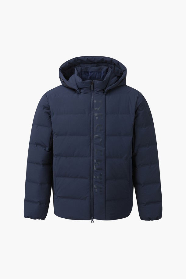 남성 에어써큘레이션 헤비다운 점퍼 (DP41MFDJN2)는 겨울철 보온성을 책임지는 남성용 다운 점퍼입니다. 네이비와 그레이 두 가지 색상으로 출시되었으며, 골프 및 일상생활에서 캐주얼하거나 스포티한 스타일을 연출할 수 있습니다. 레귤러핏으로 편안하게 착용 가능하며, 집업 스타일로 간편하게 입고 벗을 수 있습니다. 에어써큘레이션 튜브 소재를 사용하여 활동성과 보온성을 높였으며, 거위 솜털과 깃털을 충전재로 사용하여 부드러운 촉감을 느낄 수 있습니다. 
