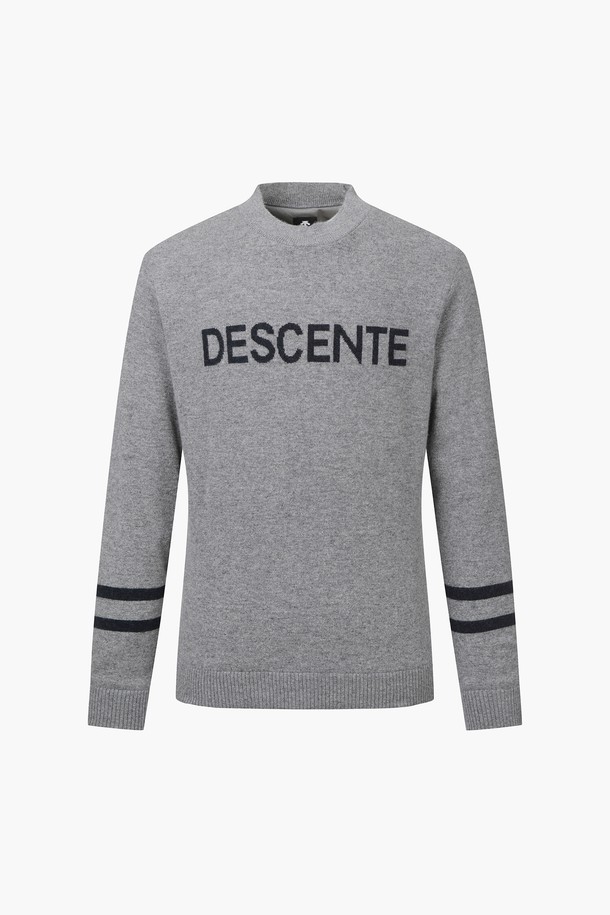 남성 캐시 혼방 하프넥 방풍 스웨터 (DP42MFKPO6)는 가을, 겨울 시즌 골프룩 및 데일리룩에 적합한 남성용 스웨터입니다. 모, 캐시미어, 나일론 혼방 소재로 제작되어 부드러운 촉감과 두꺼운 두께감으로 보온성을 높였습니다. 하프넥 디자인과 레귤러핏으로 클래식하고 스포티한 스타일을 연출하며, 가슴 앞판 이니셜 포인트와 양쪽 소매 스트라이프 포인트가 특징입니다. 방풍 기능으로 넥, 소매, 밑단 RIP 디테일을 더하여 활동성을 강조했습니다.
