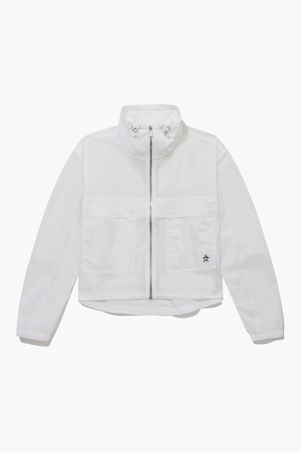 여성 썸머 루즈핏 포켓 바람막이 화이트(MQ222LJP51)는 여름 시즌에 시원하게 착용 가능한 여성 바람막이입니다. 나일론과 폴리우레탄 혼방 소재로 제작되어 가볍고 시원한 착용감을 제공하며, 신축성 있는 스트레치 기능으로 활동성을 높였습니다. 루즈핏 디자인과 크롭 기장으로 스포티하면서도 캐주얼한 스타일을 연출하며, 포켓 디테일이 실용성을 더합니다. 무지 디자인에 화이트 컬러로 어떤 옷에도 쉽게 매치할 수 있으며, 골프룩 또는 일상복으로 활용하기 좋습니다. 얇은 두께감과 통기성으로 쾌적함을 유지하며, 체형 보정 효과도 기대할 수 있습니다.
