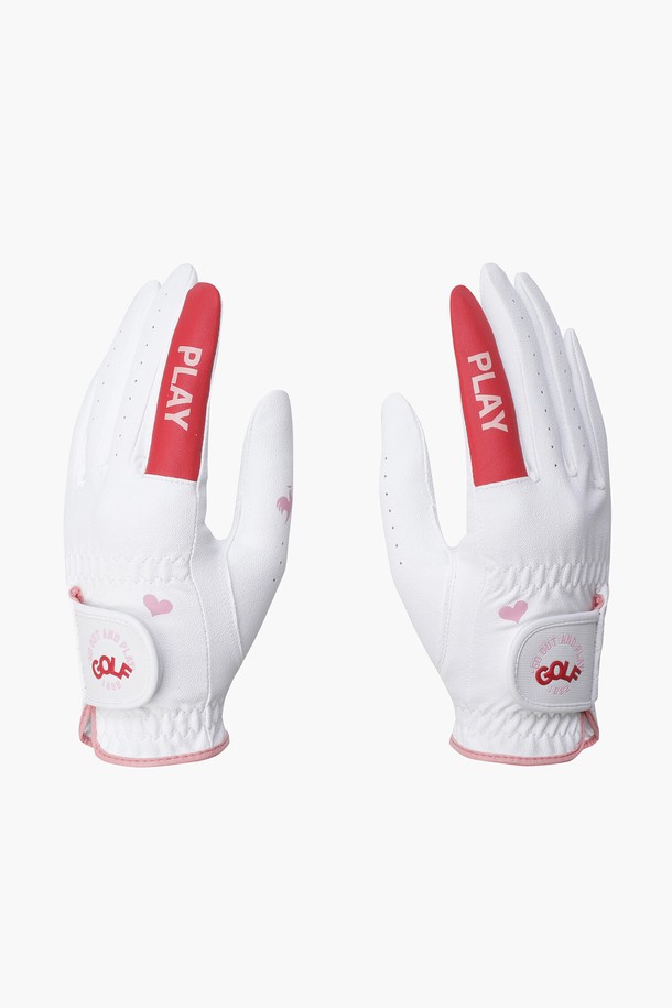여성 골프룩에 잘 어울리는 데상트코리아(주)의 여성 합피 양손 장갑입니다. 블랙, 화이트, 핑크 세 가지 색상으로 출시되어, 스포티하면서도 미니멀한 스타일을 연출할 수 있습니다. 합성가죽 소재에 검지 레터링으로 포인트를 주어 세련된 디자인을 더했습니다. 19cm 사이즈로, 양손 모두 사용할 수 있는 실용적인 골프 장갑입니다. 골프 라운딩 시, 뛰어난 그립감과 스타일리시함을 동시에 경험해 보세요.
