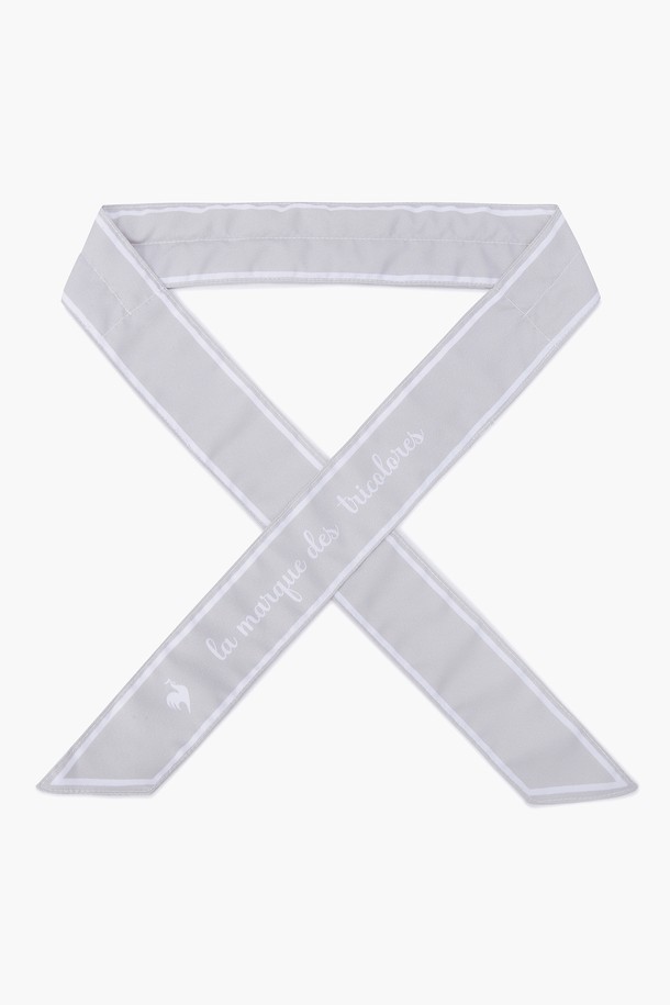 여성 레터링 냉감 스카프 (GP222LSA41)는 골프 및 스포츠 활동에 적합한 여름용 스카프입니다. 라이트베이지와 화이트 두 가지 색상으로 제공되며, 레터링과 로고 패턴이 특징입니다. 폴리에스터 소재로 제작되어 부드러운 촉감을 선사하며, 구김이 적고 내구성이 뛰어나 오랫동안 사용 가능합니다. 물에 적시면 냉매가 부풀어 시원함을 유지하는 냉감 기능과 속건 기능을 갖춰 쾌적한 착용감을 제공합니다. 사이즈는 FREE로 누구나 편안하게 착용할 수 있습니다.
