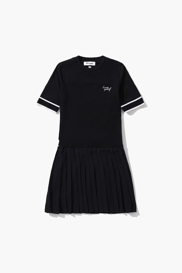 여성 반팔 니트 플리츠 원피스 (GP222LOP41)는 봄, 여름 시즌에 골프 및 일상에서 활용하기 좋은 여성용 원피스입니다. 부드러운 촉감의 폴리에스테르, 레이온, 나일론 혼방 소재로 제작되었으며, 얇은 두께감으로 시원하게 착용할 수 있습니다. 라운드넥 디자인에 반소매 기장, 플리츠 스커트와 니트 상의의 조화가 스포티하면서도 캐주얼한 스타일을 연출합니다. 허리 레터링 밴드 디테일과 투웨이 원사를 사용하여 활동성을 높였으며, 레귤러핏으로 편안한 착용감을 선사합니다. 블랙 색상의 무지 패턴으로 미니멀한 매력을 더했습니다.
