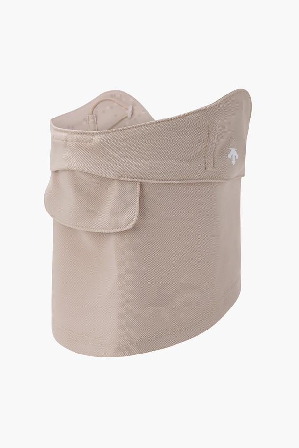 여성 메쉬 페이스 마스크 (DP22WFCM41)는 골프룩에 어울리는 미니멀, 캐주얼, 스포티 스타일의 마스크입니다. 시원한 냉감 기능을 제공하며, 코 부분 와이어 내장으로 편안한 착용감을 선사합니다. 무지 디자인에 BWTG, SKNG 색상으로 구성되어 다양한 스타일에 매치하기 좋습니다. 폴리에스터 소재의 메쉬 안감으로 통기성을 높였으며, 가로 61.5cm, 세로 17cm의 FR 사이즈로 제작되었습니다. 제품 구성은 마스크 1개입니다.
