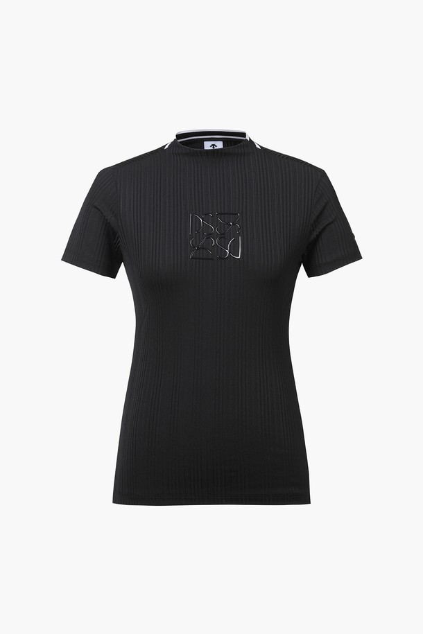 여성 골지 하이넥 반팔티셔츠 (DP22WFTS61)는 여름 시즌 골프룩을 위한 여성용 반팔 티셔츠입니다. 폴리에스터와 폴리우레탄 혼방 소재로 제작되어 흡습 및 냉감 기능을 제공하며, 얇은 두께감으로 시원하게 착용 가능합니다. 미니멀하고 스포티한 스타일의 레귤러핏 디자인으로, 절개 없는 하이넥 라인이 고급스러운 무드를 연출합니다. 블랙, 화이트, 레드의 세 가지 색상으로 출시되어 다양한 골프 코디에 활용하기 좋습니다. 골지 디테일이 돋보이는 이 티셔츠는 레귤러 기장의 반소매 디자인으로 편안한 착용감을 선사합니다.
