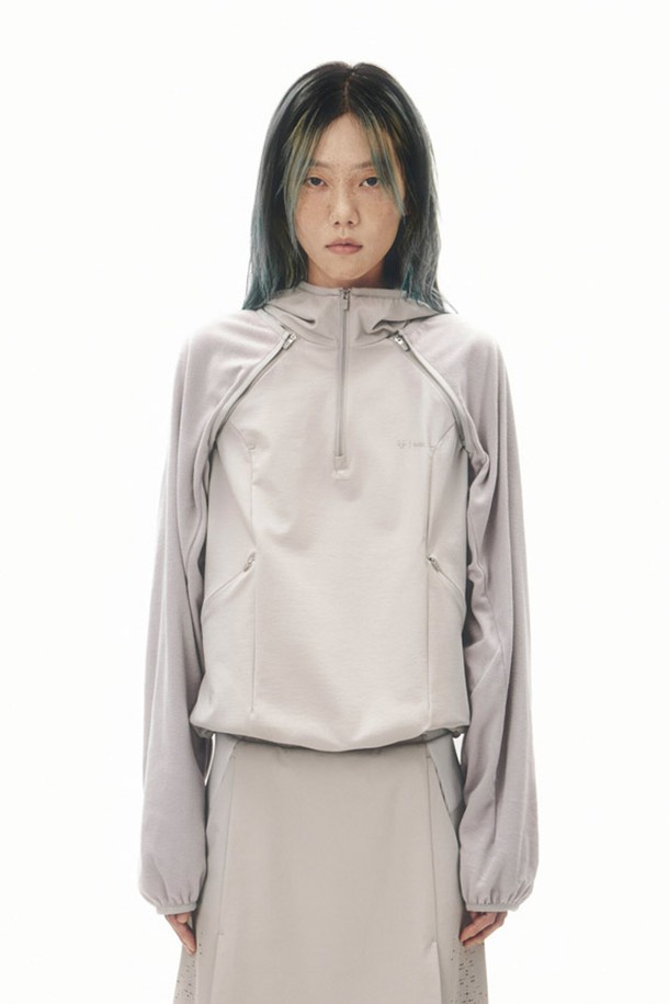 DESCENTE X OJOS (데상트 X 오호스) 2-way 후디 볼레로 그레이 SP322HTL99는 남녀 공용으로 착용 가능한 후드티입니다. 봄, 가을 시즌에 적합하며, 캐주얼 및 스포티한 스타일을 연출할 수 있습니다. 나일론, 폴리에스터, 폴리우레탄 혼방 소재로 제작되어 부드러운 촉감을 선사합니다. 크롭 기장의 레귤러핏으로, 2-way 디자인과 볼레로 스타일이 특징입니다. 무지 패턴의 긴 소매 집업 후드티로, 일상복으로 활용하기 좋습니다.
