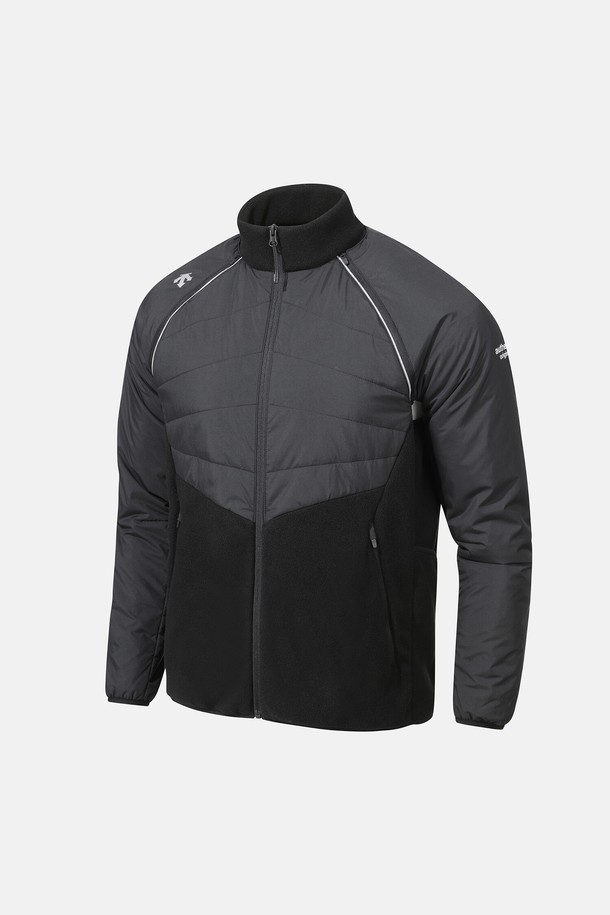 남녀 공용 2-WAY 프리마로프트 러닝 재킷 블랙 SP421RPDO1은 러닝과 스포츠 활동에 적합한 아우터입니다. 블랙과 다크 그레이 두 가지 색상으로 출시되었으며, 봄, 가을, 겨울 계절에 착용하기 좋습니다. 스포티한 스타일의 무지 디자인으로, 레귤러 핏에 긴 소매, 집업 여밈 방식을 갖추고 있습니다. 두꺼운 두께감의 폴리에스터, 나일론 혼방 소재에 부드러운 촉감과 방풍, 보온 기능을 더해 쾌적한 착용감을 선사하며, 프리마로프트와 2-WAY 기능으로 활동성을 높였습니다. 
