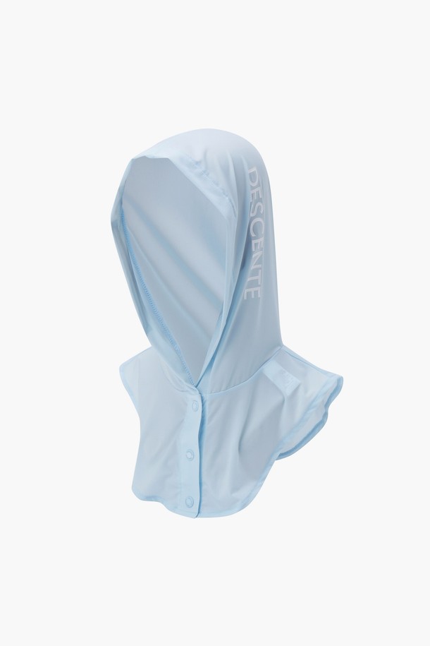 여성 냉감 후드 (DP22WFCM46)는 여름철 스포츠 및 골프 활동에 적합한 여성용 후드입니다. 나일론과 폴리우레탄 혼방 소재로 제작되어 얇고 시원한 착용감을 제공하며, 냉감 기능과 자외선 차단 기능으로 쾌적한 야외 활동을 돕습니다. 무지 디자인에 BWTG, LBLG 두 가지 색상으로 출시되어 다양한 스타일 연출이 가능합니다. 가볍고 통기성이 뛰어나 쿨링 효과를 제공하며 야외 활동 시 자외선으로부터 피부를 보호해 줍니다.
