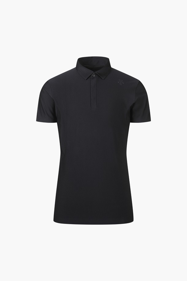 [g-arc collection] 남성 허니콤 트리코트 티셔츠 (DP21MFTS4D)는 스포티한 스타일의 남성 골프 티셔츠입니다. 흡습속건 기능과 UV 차단 기능으로 쾌적한 착용감을 제공하며, 4WAY STRETCH 소재를 사용하여 활동성을 높였습니다. 얇은 두께의 레귤러핏 반소매 카라넥 티셔츠로, 허니콤 패턴이 돋보이는 디자인입니다. 여름철 골프룩에 적합하며, 블랙 컬러로 어떤 하의에도 잘 어울립니다.
