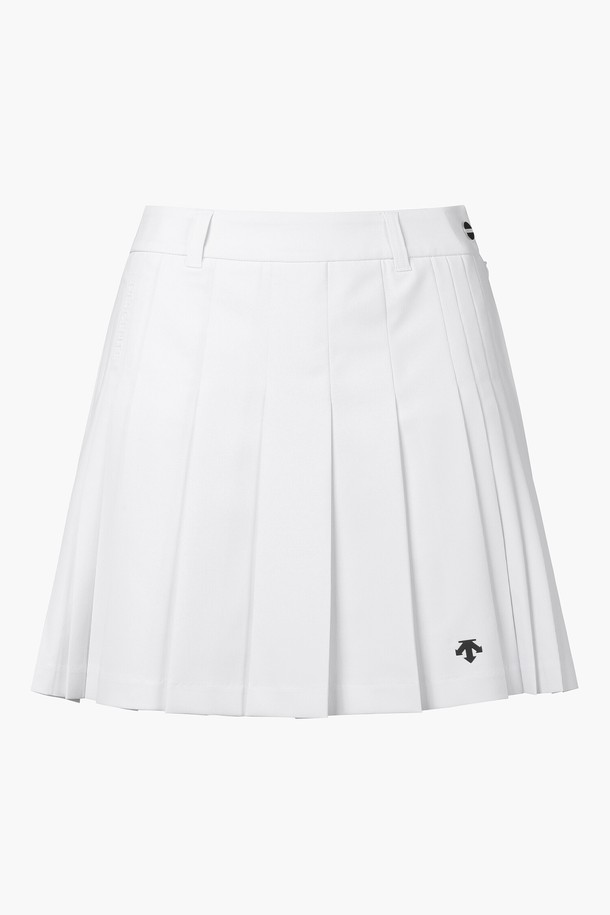 여성 밴드형 플리츠 스커트 (DP22WFSK43)는 시원한 여름철 골프 라운딩을 위한 스포티한 무드의 플리츠 스커트입니다. 발수, 스트레치, 냉감 기능을 갖춘 폴리에스터와 폴리우레탄 혼방 소재로 제작되어 쾌적한 착용감을 제공합니다. 허리 밴드 타입으로 편안하게 착용 가능하며, 앞판 맞주름과 뒷판 전체 플리츠 디자인으로 활동성을 높였습니다. BBLG, BWTG, LMTG 세 가지 컬러로 출시되어 다양한 골프룩 연출에 활용할 수 있습니다. 레귤러핏으로 스포티하면서도 미니멀한 스타일을 완성합니다.
