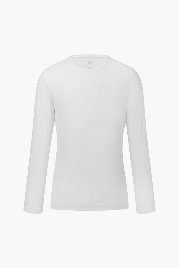 남성 라운드넥 냉감 베이스레이어 (DP22MFIN42)는 시원한 여름 골프룩을 위한 필수 아이템입니다. 얇고 가벼운 30데니아 소재로 제작되어 뛰어난 냉감 기능을 제공하며, 자외선 차단 기능으로 야외 활동 시 피부를 보호합니다. 무지 디자인에 레귤러핏으로 제작되어 스포티하면서도 미니멀한 스타일을 연출합니다. 나일론과 폴리우레탄 혼방 소재로 신축성이 뛰어나 편안한 착용감을 선사하며, 긴 소매 기장으로 활동성을 높였습니다. 블랙, 네이비 두 가지 색상으로 출시되었습니다.
