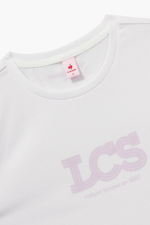 여성 레이스 그래픽 레귤러핏 반팔 티셔츠 - 화이트(QQ122ORS21)는 부드러운 면과 폴리에스터 혼방 소재로 제작되어 편안한 착용감을 선사합니다. 캐주얼하고 미니멀한 스타일로, 일상과 동네 마실룩, 카페룩 등 다양한 상황에 매치하기 좋습니다. 라운드넥 디자인에 레이스 그래픽 패턴이 포인트를 더했으며, 레귤러핏과 반소매 기장으로 어떤 하의와도 잘 어울립니다. 속건 기능을 갖춰 쾌적함을 유지하며, 신축성 있는 소재로 활동성을 높였습니다. 봄, 여름 시즌에 활용하기 좋은 화이트 컬러의 티셔츠입니다.
