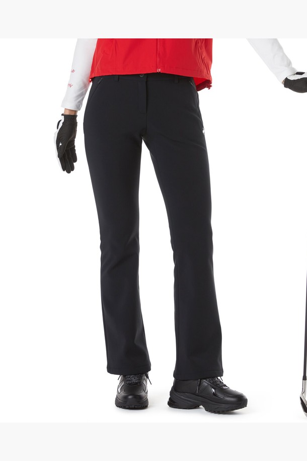 여성 기본 본딩 부츠컷 팬츠 (GP422LPTO2)는 골프, 일상 등 다양한 TPO에 활용 가능한 여성용 바지입니다. 블랙, 다크그린, 화이트 세 가지 색상으로 출시되었으며, 가을, 겨울에 적합한 두꺼운 두께감의 긴 기장 바지입니다. 부드러운 촉감의 나일론, 폴리에스터, 폴리우레탄 혼방 소재로 제작되었으며, 슬림핏 부츠컷 디자인으로 실루엣을 강조합니다. 안감은 본딩 처리되어 보온성을 높였으며, 허리 밴딩으로 편안한 착용감을 제공합니다. 클래식, 미니멀, 시크 스타일을 즐기는 분들께 추천합니다.
