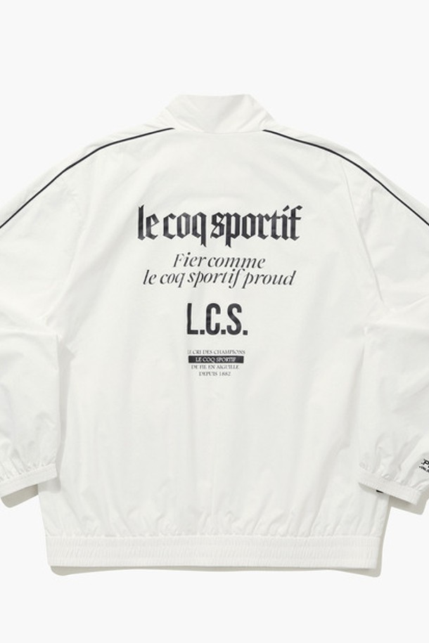 유니 프라우드 퍼텍스 루즈핏 재킷 - 화이트(QQ123LJK21)는 남녀 모두 착용 가능한 스포티한 스타일의 자켓입니다. 봄, 가을 시즌에 적합하며, 여행, 산책, 피트니스 활동 시 편안하게 착용하기 좋습니다. 방수 및 방풍 기능의 퍼텍스 소재를 사용하여 제작되었고, 루즈핏으로 활동성을 높였습니다. 메쉬 자켓 타입으로 가볍고, 백패널 그래픽과 소매 레터링, 파이핑 디테일이 디자인의 포인트를 더합니다. 블랙, 레드로도 출시되어 취향에 맞게 선택할 수 있습니다.
