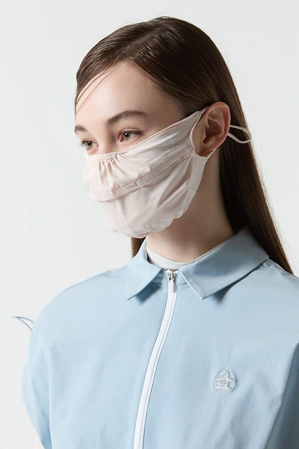 여성 냉감 마스크 라이트핑크(MQ122LCM32)는 시원하고 쾌적한 여름철 라운딩을 위한 필수템입니다. 나일론, 폴리에스터, 폴리우레탄 혼방 소재로 제작되어 뛰어난 냉감 기능과 흡습속건 기능을 제공하며, 통기성이 뛰어나 호흡이 편안합니다. 라이트핑크와 베이지 색상으로 출시되어 스포티하면서도 미니멀한 골프룩, 바캉스룩에 잘 어울립니다. 메쉬 소재 사용과 자외선 차단율 90% 이상으로, 뜨거운 햇볕으로부터 피부를 보호해 줍니다. 공식 판매처 정품으로 안심하고 구매하세요.
