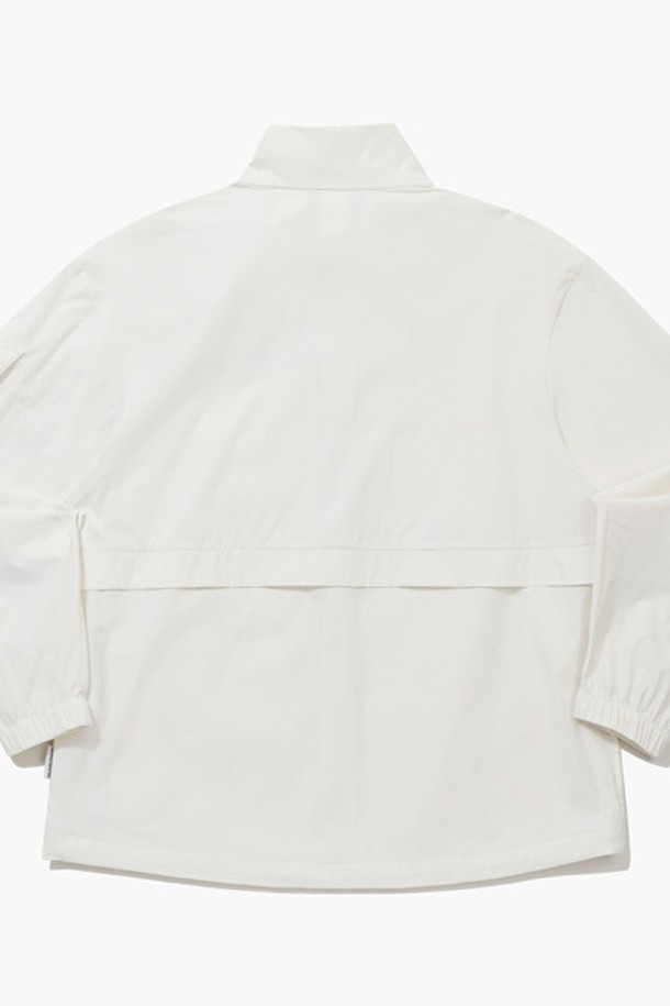 유니 씬플렉스 루즈핏 재킷 - 아이보리(QQ223LJK51)는 남녀 모두 착용 가능한 루즈핏 자켓입니다. 봄, 여름 시즌에 적합하며, 가볍고 얇은 두께감의 나일론, 폴리우레탄 혼방 소재로 제작되어 부드러운 촉감을 선사합니다. 일상생활에서 편안하게 착용하기 좋으며, 집업 스타일과 소매 포켓, 밑단 스트링 디테일이 특징입니다. 냉감 기능과 신축성이 있어 활동성이 뛰어나며, 밑단 스트링으로 사이즈 조절이 용이합니다. 베이직, 스포티, 캐주얼, 미니멀 스타일을 선호하는 분들께 추천하며, 동네 마실룩, 산책룩, 여행룩 등 다양한 TPO에 활용하기 좋습니다.
