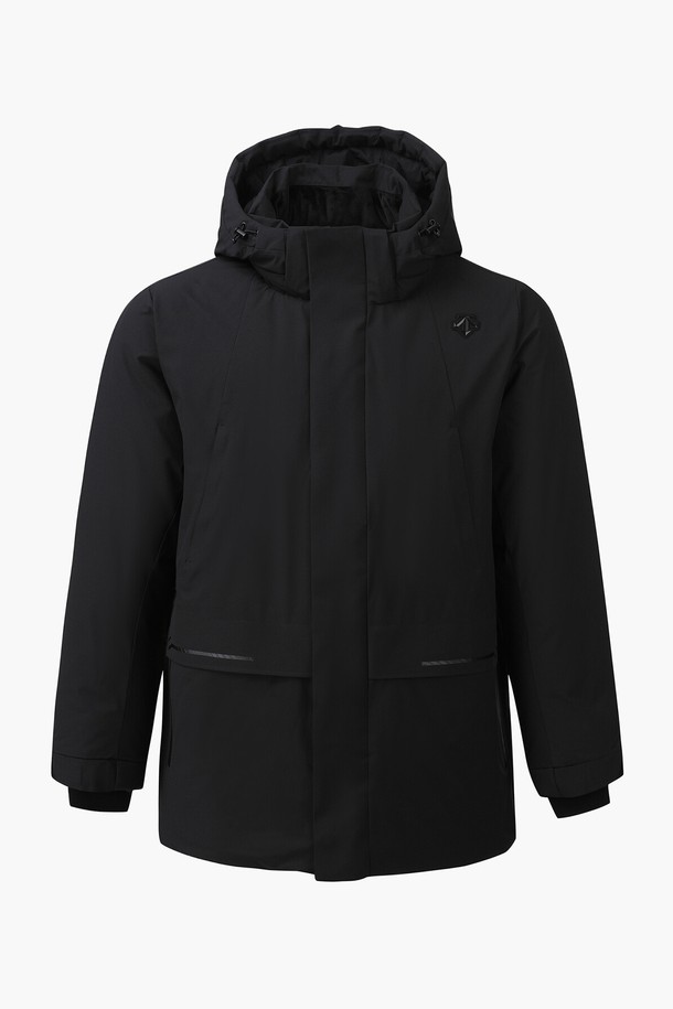 남성 중힙 기장 다운 점퍼 (DP41MFDJN1)는 겨울철 추위로부터 당신을 보호해 줄 필수 아이템입니다. 블랙 컬러의 무지 디자인으로, 어떤 옷에도 쉽게 매치할 수 있어 활용도가 높습니다. 일상생활은 물론 골프를 즐길 때에도 스포티하고 캐주얼한 스타일을 연출할 수 있습니다. 중힙 기장의 레귤러핏으로 편안한 착용감을 제공하며, 발수, 방풍, 보온 기능은 물론 발열 안감까지 더해져 뛰어난 보온성을 자랑합니다. 부드러운 촉감의 폴리에스터, 나일론, 거위솜털, 거위깃털 혼용 소재로 제작되어 겨울철 쾌적한 활동을 보장합니다.
