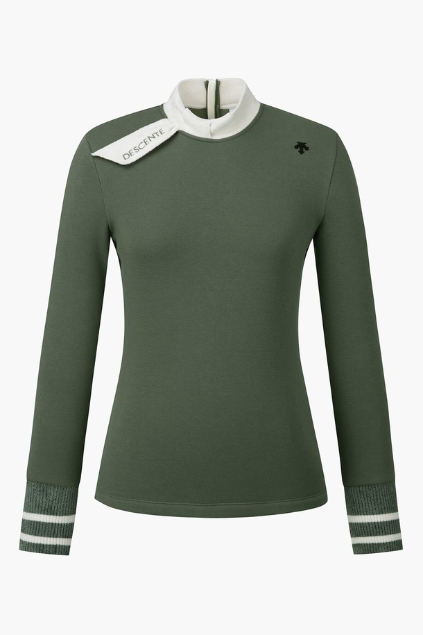 여성 넥변형 밍크기모 티셔츠 (DP42WFTLO9)는 부드러운 밍크 기모 안감으로 뛰어난 보온성을 제공하는 여성용 티셔츠입니다. 터틀넥 디자인으로 목을 따뜻하게 감싸주며, 넥과 소매단에 셔닐사를 사용하여 고급스러운 포인트를 더했습니다. 벨로아 디테일이 돋보이는 이 티셔츠는 마치 머플러를 착용한 듯한 효과를 주어, 겨울철 스포티, 클래식, 미니멀 스타일의 골프룩 또는 데일리룩에 활용하기 좋습니다. 폴리에스터, 면, 폴리우레탄, 울, 나일론을 혼방하여 부드러운 촉감과 레귤러핏을 선사하며, 긴 소매 기장으로 따뜻함을 더했습니다. 무지 디자인으로 다양한 하의와 매치하여 폭넓은 스타일을 연출할 수 있습니다.
