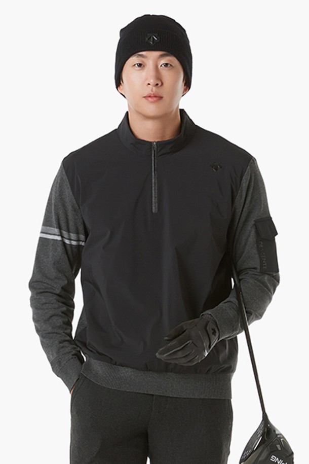 남성 니트 캐시미어 블렌딩 비니 (DP42MFCPO5)는 겨울철 골프 라운딩과 데일리룩 모두에 잘 어울리는 남성용 모자입니다. 부드러운 촉감의 캐시미어 블렌딩(5%)과 니트 기모 안감으로 보온성을 높였습니다. 무지 디자인에 두꺼운 두께감으로 클래식하면서 미니멀한 스타일을 연출합니다. 블랙그레이(BLKG)와 그레이그레이(GRYG) 두 가지 색상으로 출시되었으며, 모자 깊이는 21.6cm입니다. 골프 퍼포먼스 비니로, 추운 날씨에도 쾌적하게 라운딩을 즐길 수 있도록 도와줍니다.
