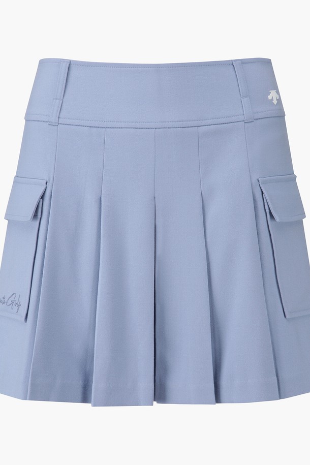 여성 플리츠-카고 볼포켓 스커트 (DP32WFSK94)는 봄, 여름 시즌에 어울리는 여성용 스커트입니다. 라이트 블루와 멜란지 그레이 두 가지 색상으로 만나볼 수 있으며, 캐주얼하고 스포티한 스타일을 연출합니다. 폴리에스터, 레이온, 폴리우레탄 혼방 소재로 제작되어 부드러운 촉감을 선사합니다. 미니스커트 기장에 플리츠 디자인이 특징이며, 카고 스타일의 볼 포켓이 일체형으로 디자인되어 실용성을 더했습니다. 안감이 있어 편안하게 착용 가능하며, 골프룩 또는 봄 소풍룩으로 활용하기 좋습니다.
