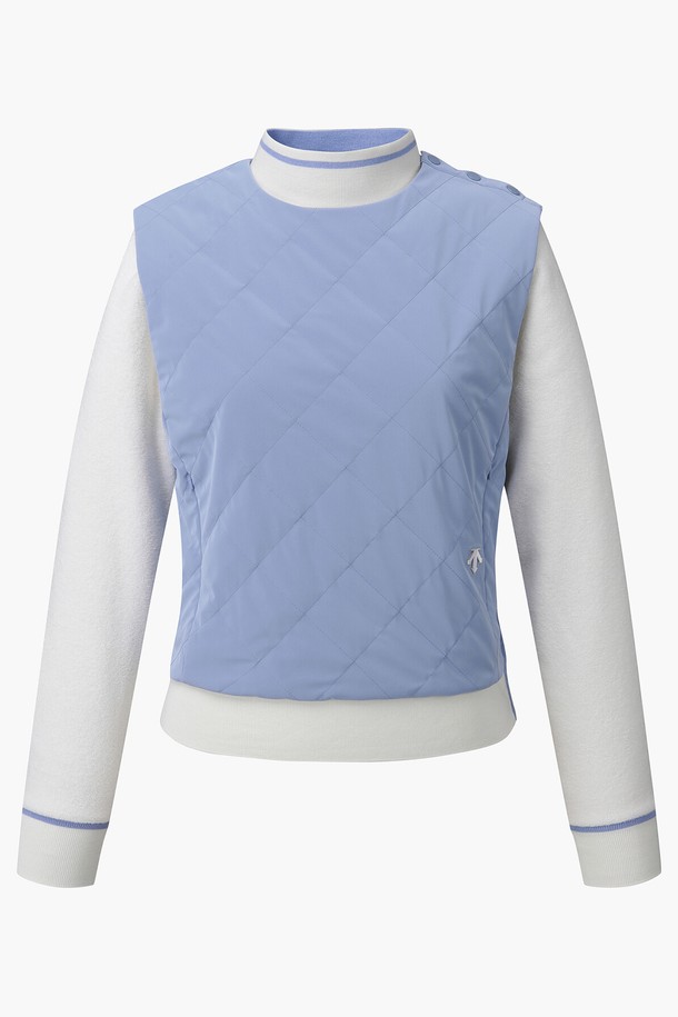 **여성 하이브리드 방풍 스웨터 (DP42WFKPO3)**는 골프 및 겨울 데일리룩에 적합한 여성용 상의입니다. 스포티하고 미니멀한 스타일로, 가을과 겨울 시즌에 착용하기 좋습니다. 폴리에스터, 레이온, 울, 나일론, 폴리우레탄 등 다양한 소재가 혼합되어 제작되었으며, 하이넥 디자인과 레귤러 핏을 갖추고 있습니다. 두꺼운 두께감과 안감, 그리고 방풍 기능으로 추운 날씨에도 따뜻하게 활동할 수 있습니다. 무지 패턴의 긴소매 스웨터로, 하이브리드 디자인과 폴리에스터 충전재가 특징입니다.
