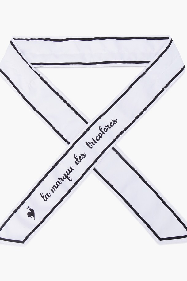 여성 레터링 냉감 스카프 (GP222LSA41)는 여름철 골프 및 스포츠 활동에 적합한 여성용 스카프입니다. 시원한 냉감 기능을 제공하며, 땀을 빠르게 흡수하고 건조시키는 속건 기능으로 쾌적함을 유지합니다. 가볍고 구김이 적은 폴리에스터 소재로 제작되어 내구성이 뛰어나며, 물에 적셔 사용하면 냉매 효과가 더욱 오래 지속됩니다. 레터링 및 로고 패턴 디자인으로, 개성 있는 스타일을 연출할 수 있습니다. 색상은 LBGE, WHTE 두 가지로 출시되었습니다.
