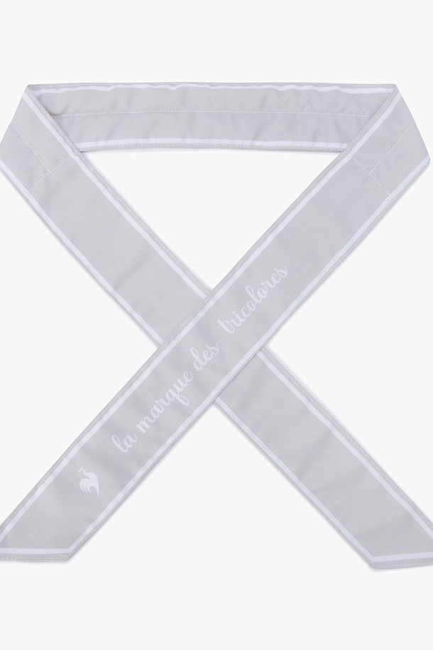 여성 레터링 냉감 스카프 (GP222LSA41)는 골프 및 스포츠 활동에 적합한 여름용 스카프입니다. 라이트베이지와 화이트 두 가지 색상으로 제공되며, 레터링과 로고 패턴이 특징입니다. 폴리에스터 소재로 제작되어 부드러운 촉감을 선사하며, 구김이 적고 내구성이 뛰어나 오랫동안 사용 가능합니다. 물에 적시면 냉매가 부풀어 시원함을 유지하는 냉감 기능과 속건 기능을 갖춰 쾌적한 착용감을 제공합니다. 사이즈는 FREE로 누구나 편안하게 착용할 수 있습니다.
