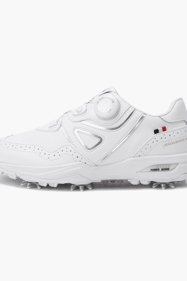 파워본(POWER BORNE) (GP124USH21) 골프화는 화이트와 핑크 두 가지 색상으로 출시되었으며, 공용으로 착용 가능합니다. 합성피혁과 폴리에스터 소재를 사용하여 제작되었으며, 굽 높이는 3cm입니다. 다이얼 방식으로 신발 끈을 조절하며, Y-MOTION 어퍼를 적용하여 안정적인 착용감을 제공합니다. 클래식한 디자인과 골프클럽 형상의 로고, 7개의 스파이크, 그리고 방수, 미끄럼 방지 기능을 갖춰 골프룩에 잘 어울리는 스포티하고 클래식한 스타일을 연출합니다.
